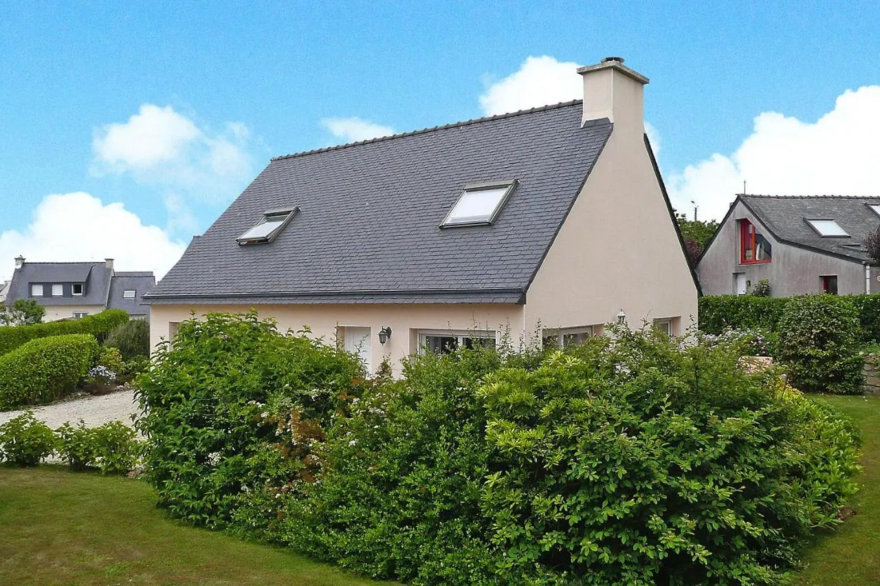 Holiday Home Near The Beach, Enclosed Garden, Fireplace, Plouarzel France