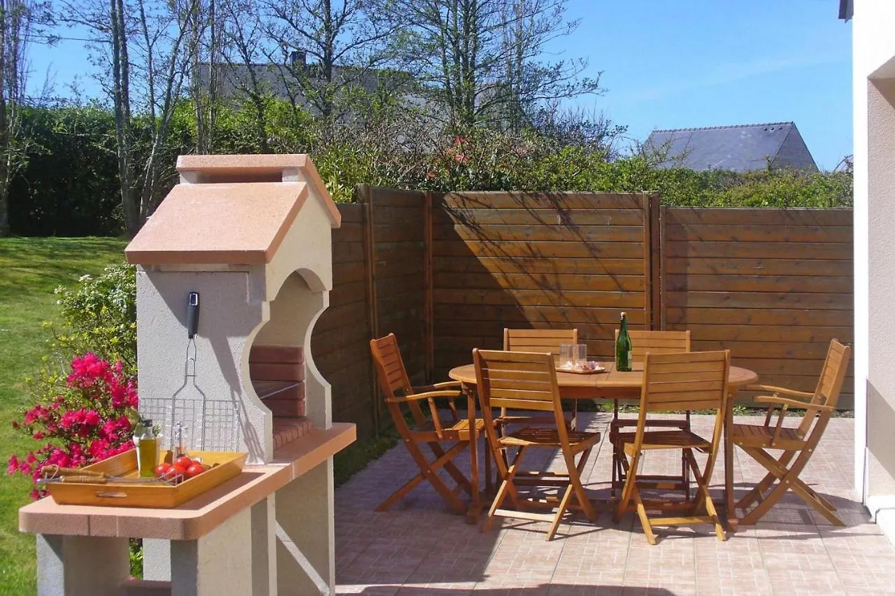 Holiday Home Near The Beach, Enclosed Garden, Fireplace, Plouarzel
