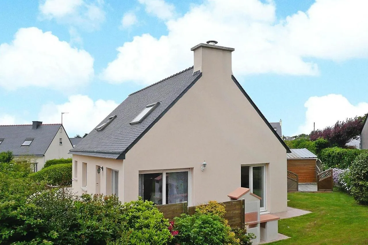 Holiday Home Near The Beach, Enclosed Garden, Fireplace, Plouarzel