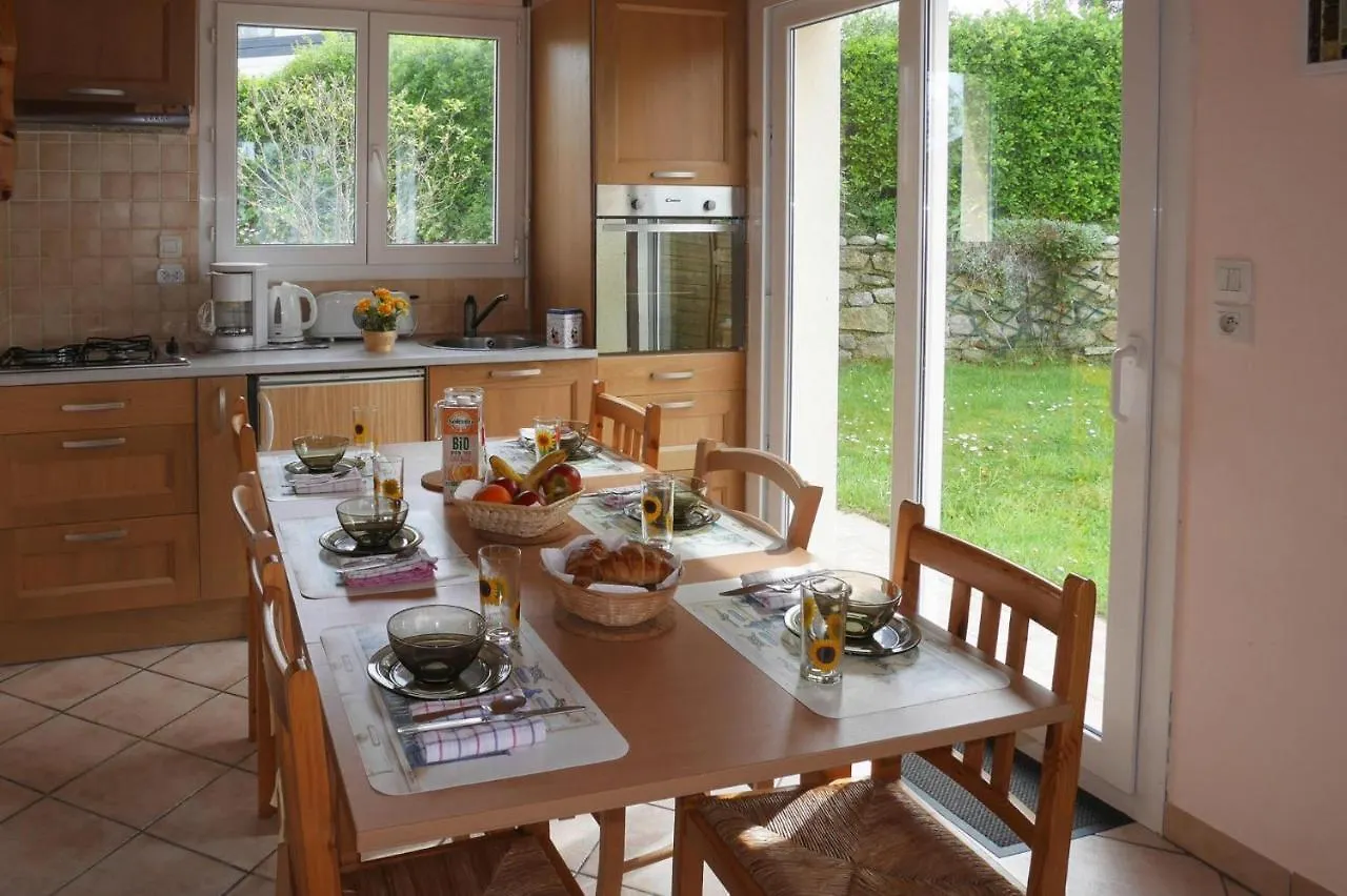 Holiday Home Near The Beach, Enclosed Garden, Fireplace, Plouarzel