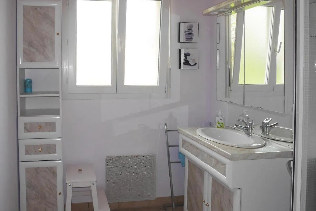 Holiday Home Near The Beach, Enclosed Garden, Fireplace, Plouarzel 0*,