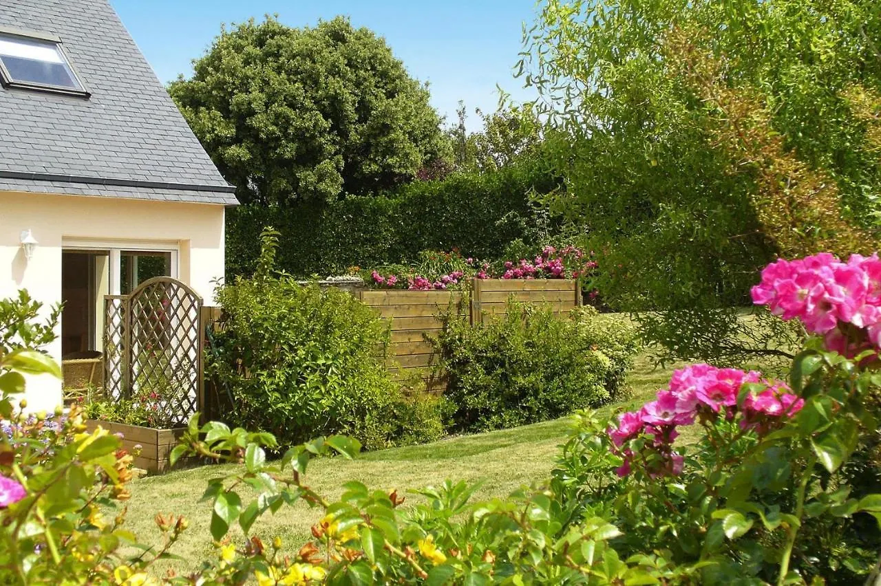 Holiday Home Near The Beach, Enclosed Garden, Fireplace, Plouarzel 0*,