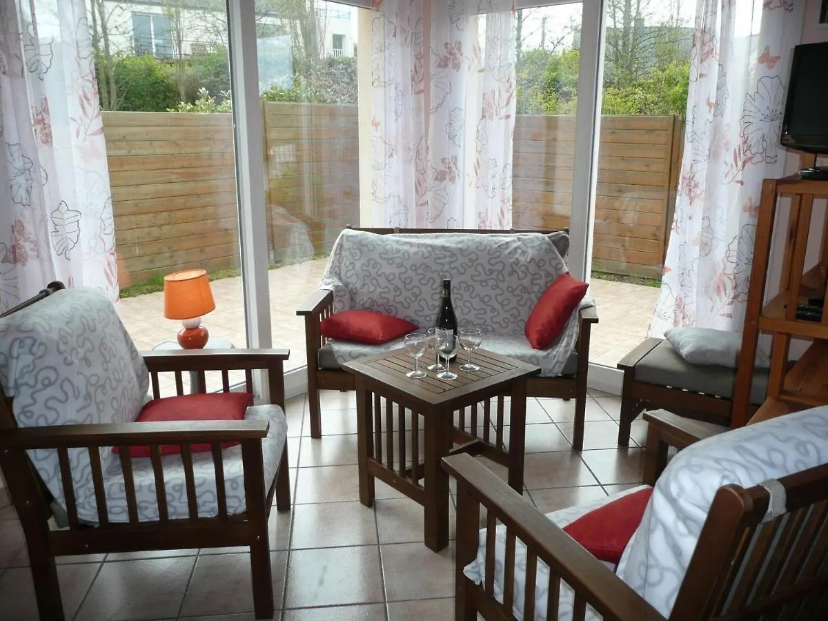 Holiday Home Near The Beach, Enclosed Garden, Fireplace, Plouarzel 0*,  France