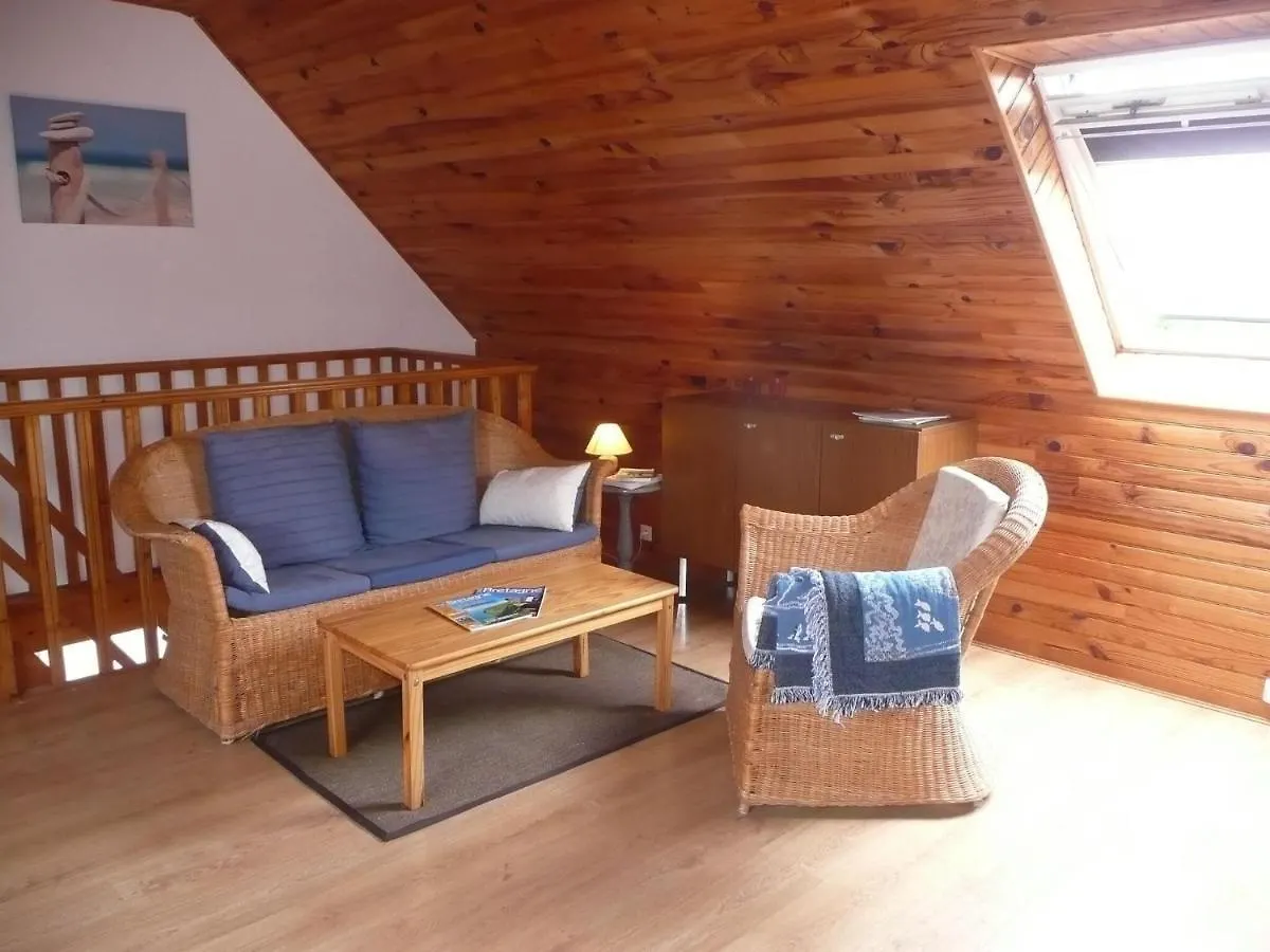 Holiday Home Near The Beach, Enclosed Garden, Fireplace, Plouarzel