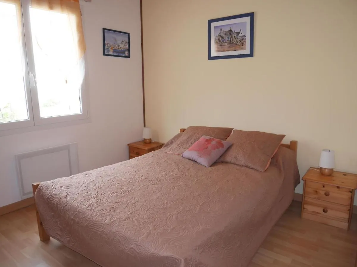 Holiday Home Near The Beach, Enclosed Garden, Fireplace, Plouarzel