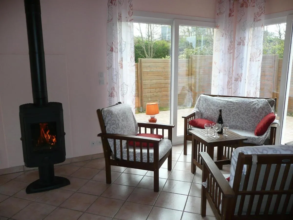 Holiday Home Near The Beach, Enclosed Garden, Fireplace, Plouarzel France