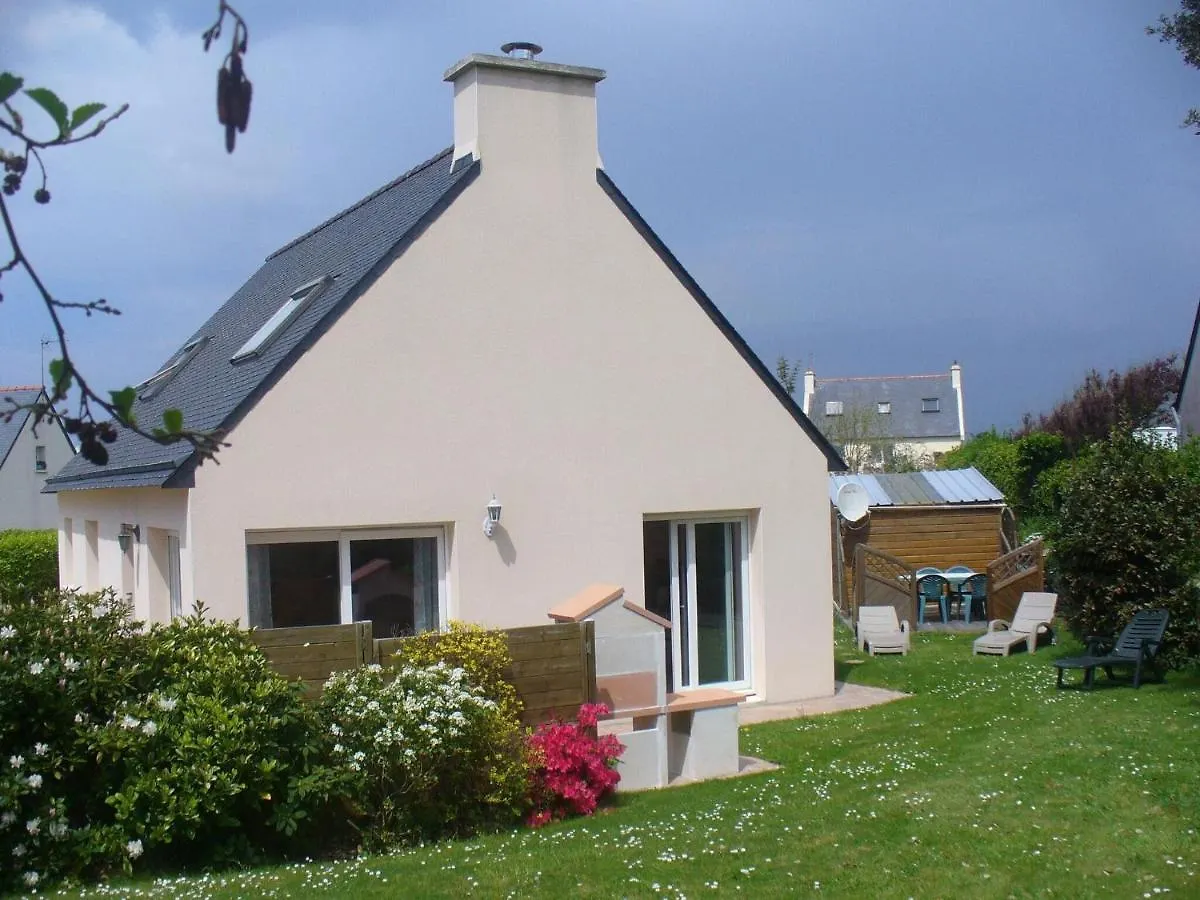 Holiday Home Near The Beach, Enclosed Garden, Fireplace, Plouarzel