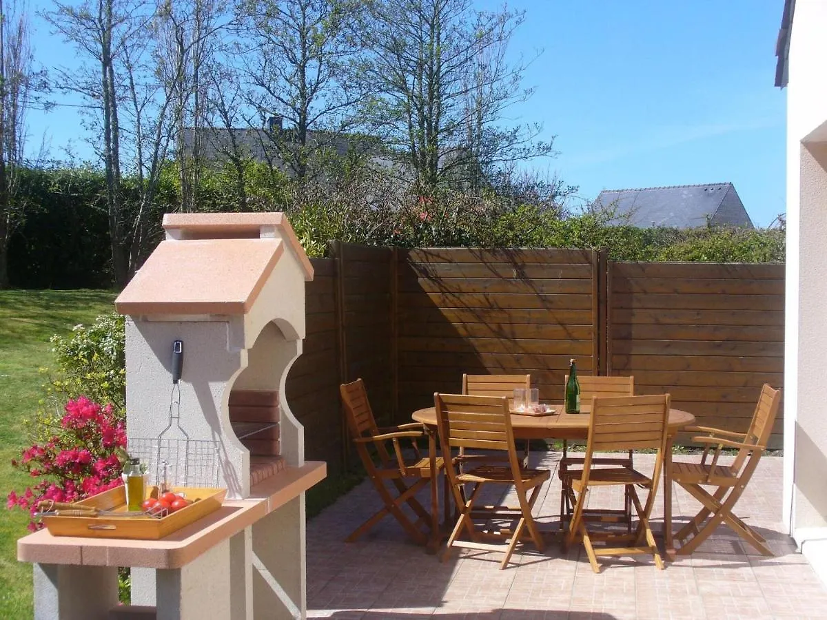 Holiday Home Near The Beach, Enclosed Garden, Fireplace, Plouarzel 0*,  France