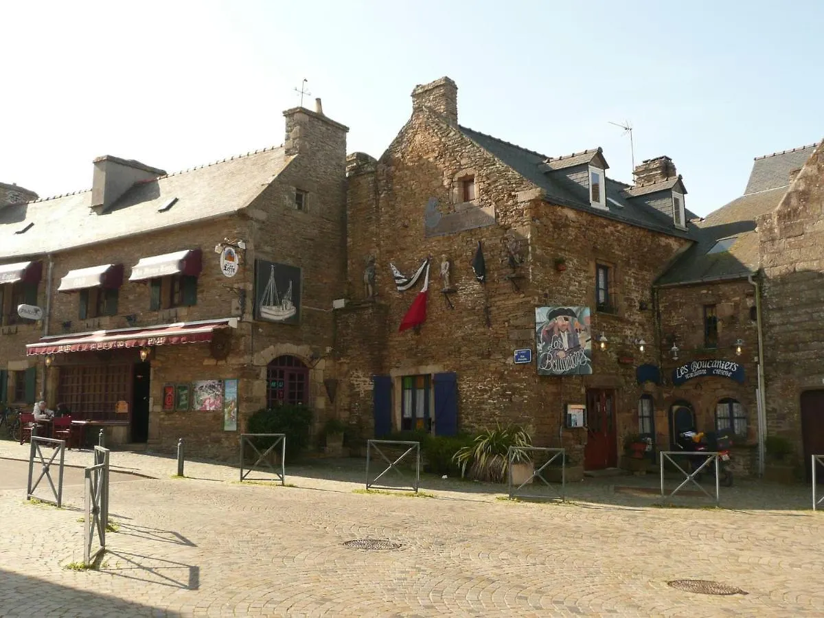 Holiday Home Near The Beach, Enclosed Garden, Fireplace, Plouarzel France