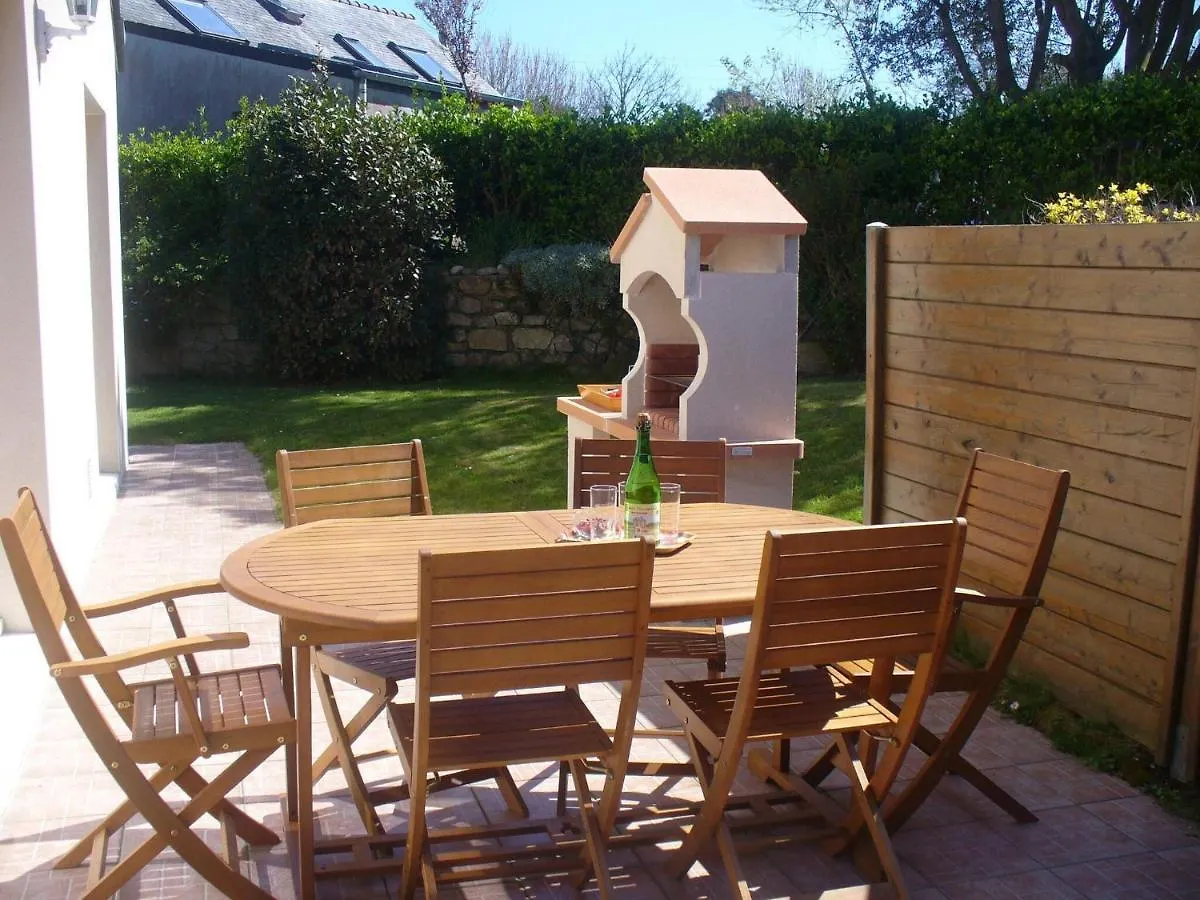 Holiday Home Near The Beach, Enclosed Garden, Fireplace, Plouarzel