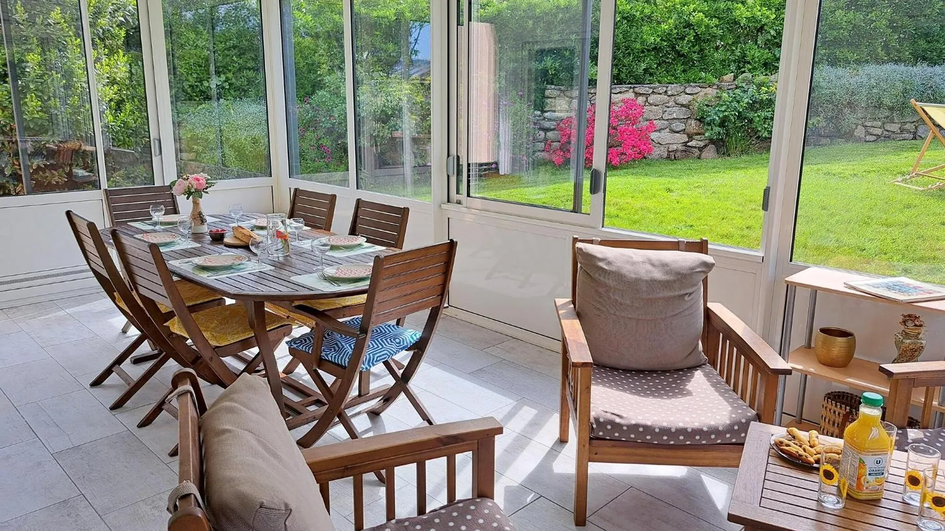 Holiday Home Near The Beach, Enclosed Garden, Fireplace, Plouarzel